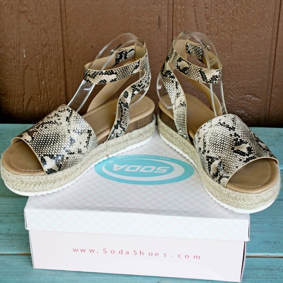 **LAST PAIR** SODA Topic Sandals Womens 5.5 Natural Python Snake Print - Picture 6 of 8